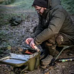 Daiwa Black Widow Large Cool Bait Bag -Rods Shop 5k1g5t4l638151636150119675