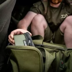 Daiwa Black Widow Compact Tackle Bag -Rods Shop 5xxl3ogv638131099844982408