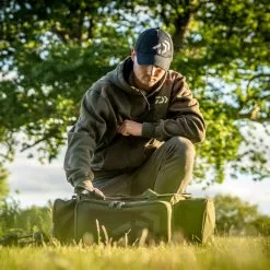 Daiwa Black Widow Low Level Carryall -Rods Shop ze1qjnkw638098043896340530